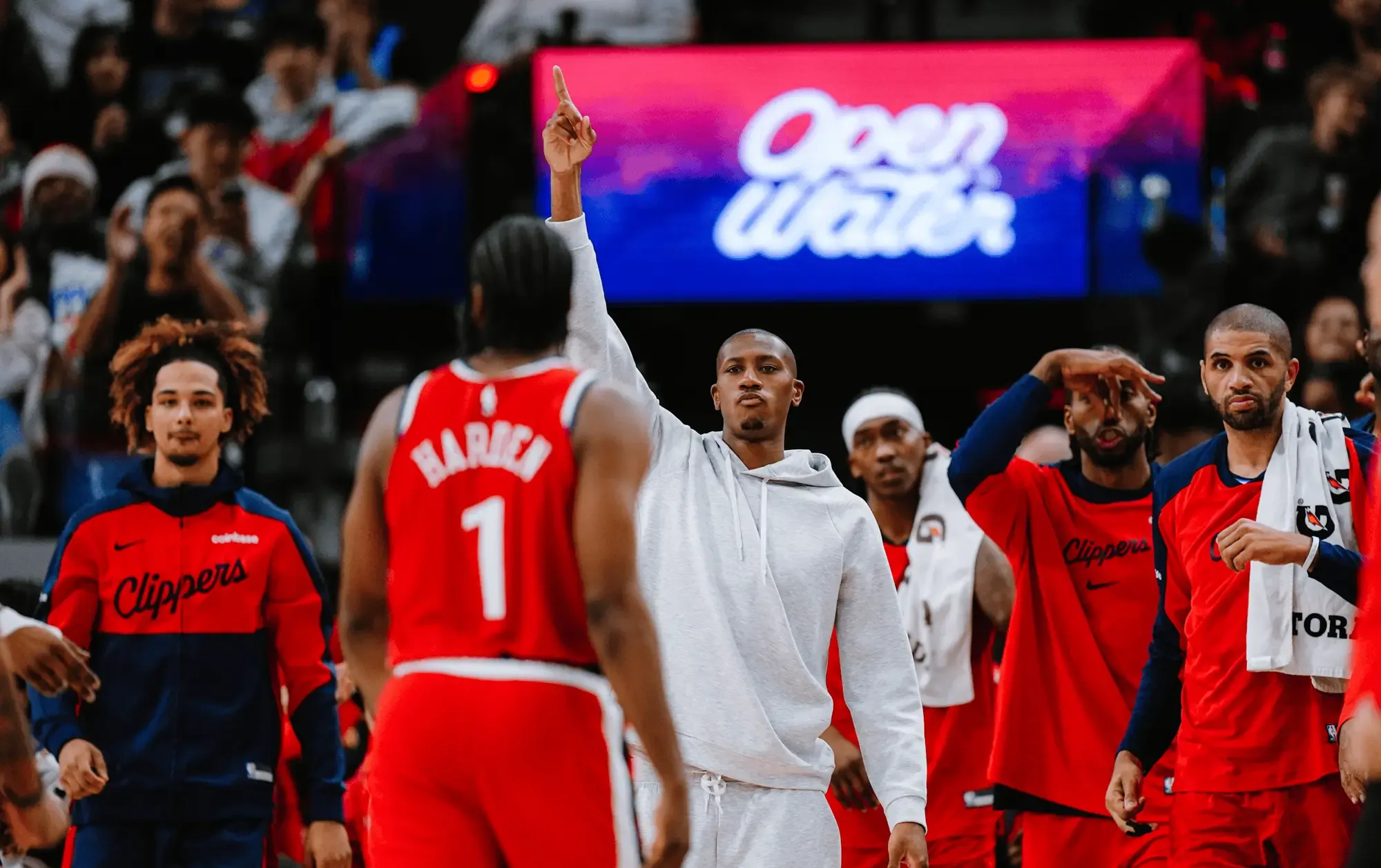 PG游戏下载-雄鹿B队翻盘掘金，杰伦·布朗统治全场