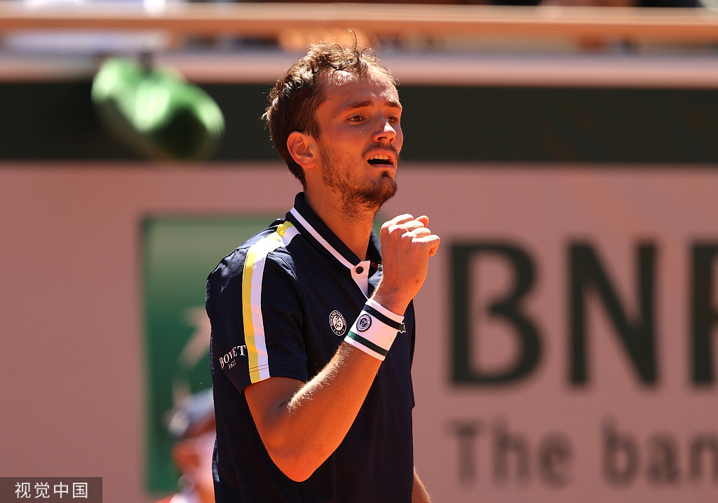 关于西班牙网球队翻盘日本网球队,梅德韦杰夫高光表现的信息 关于西班牙网球队翻盘日本网球队,梅德韦杰夫高光表现的信息