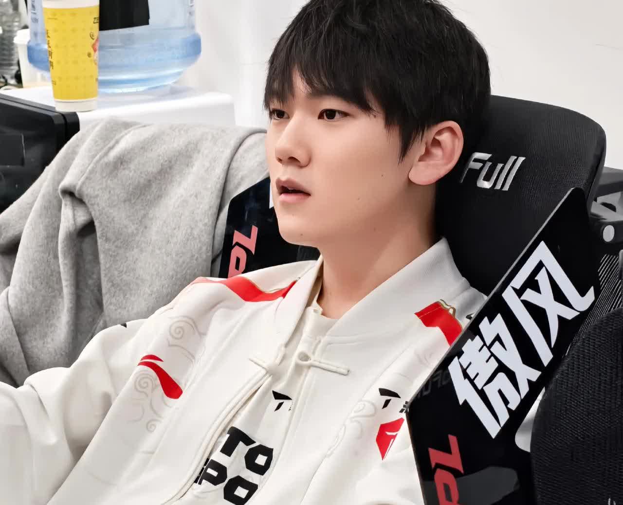 PG中国官网-PSG翻盘TES，JackeyLove绝境逆转的简单介绍