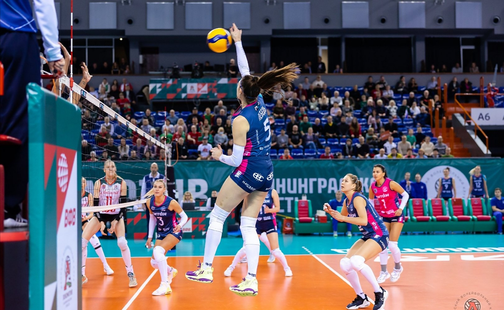 俄罗斯队战胜对手，晋级下一轮比赛