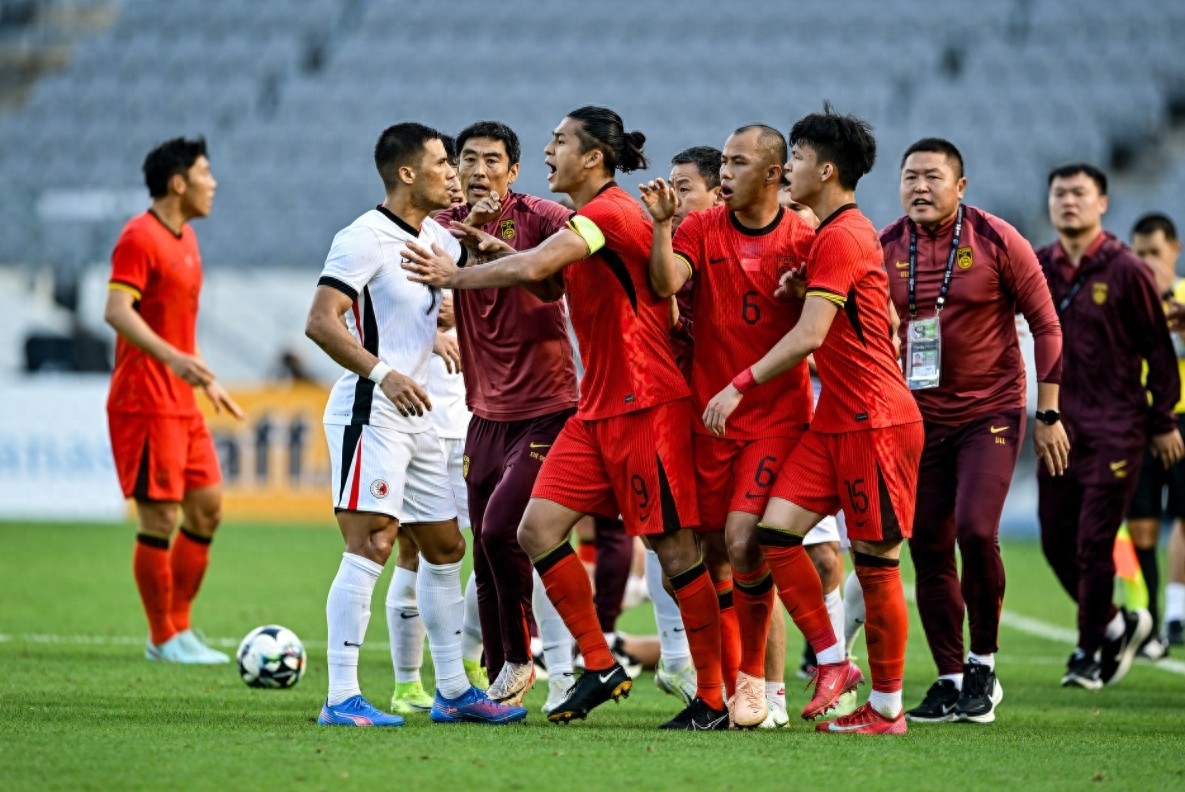 PG游戏APP-包含中国足球职业联赛战局如火如荼，球队实力对比激烈的词条