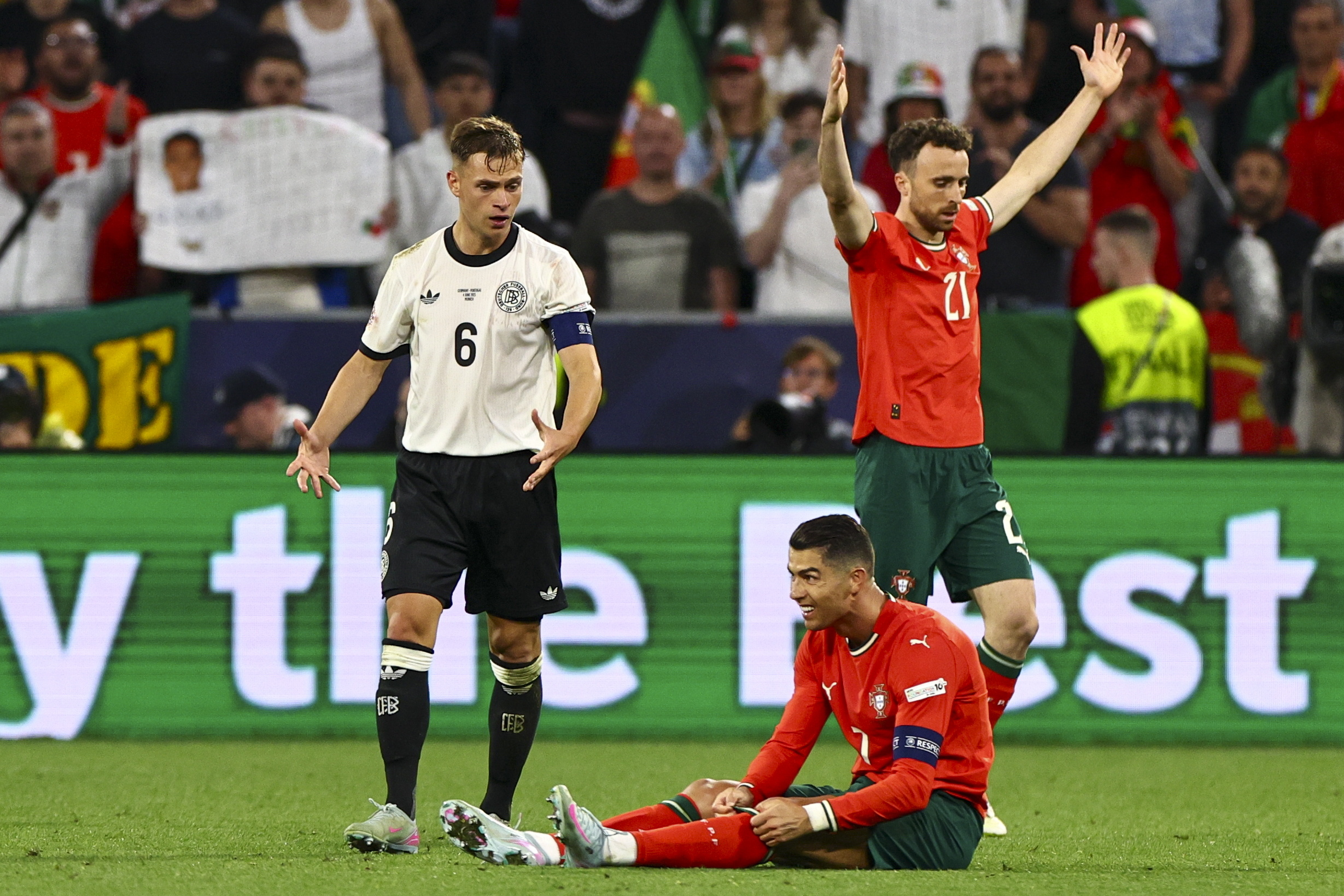 欧国联豪门遭遇困境强劲反击