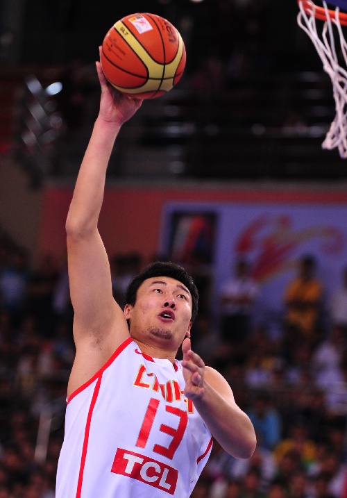 阿联酋队在篮球比赛中取得成功