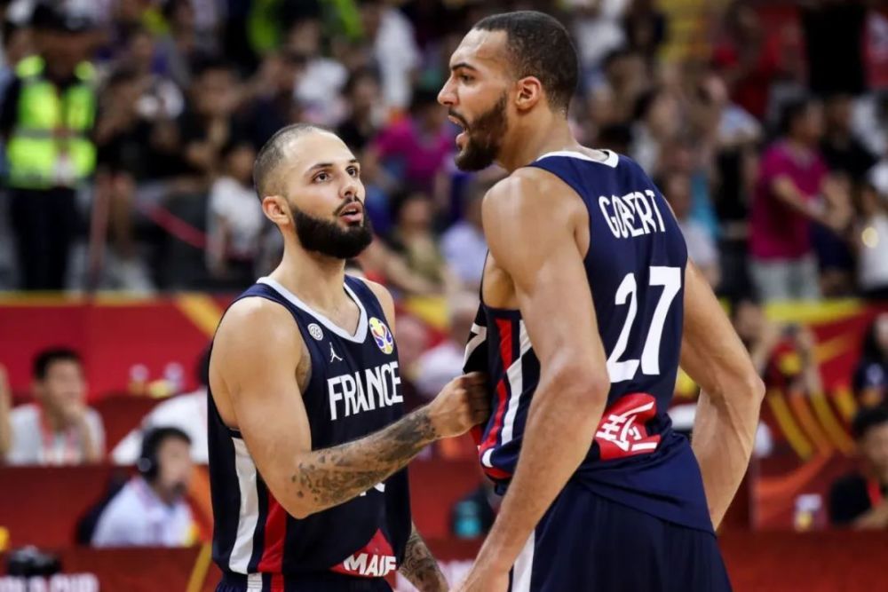 PG电子试玩-包含魔术碾压意大利男篮，萨姆·米切尔爆发神勇的词条