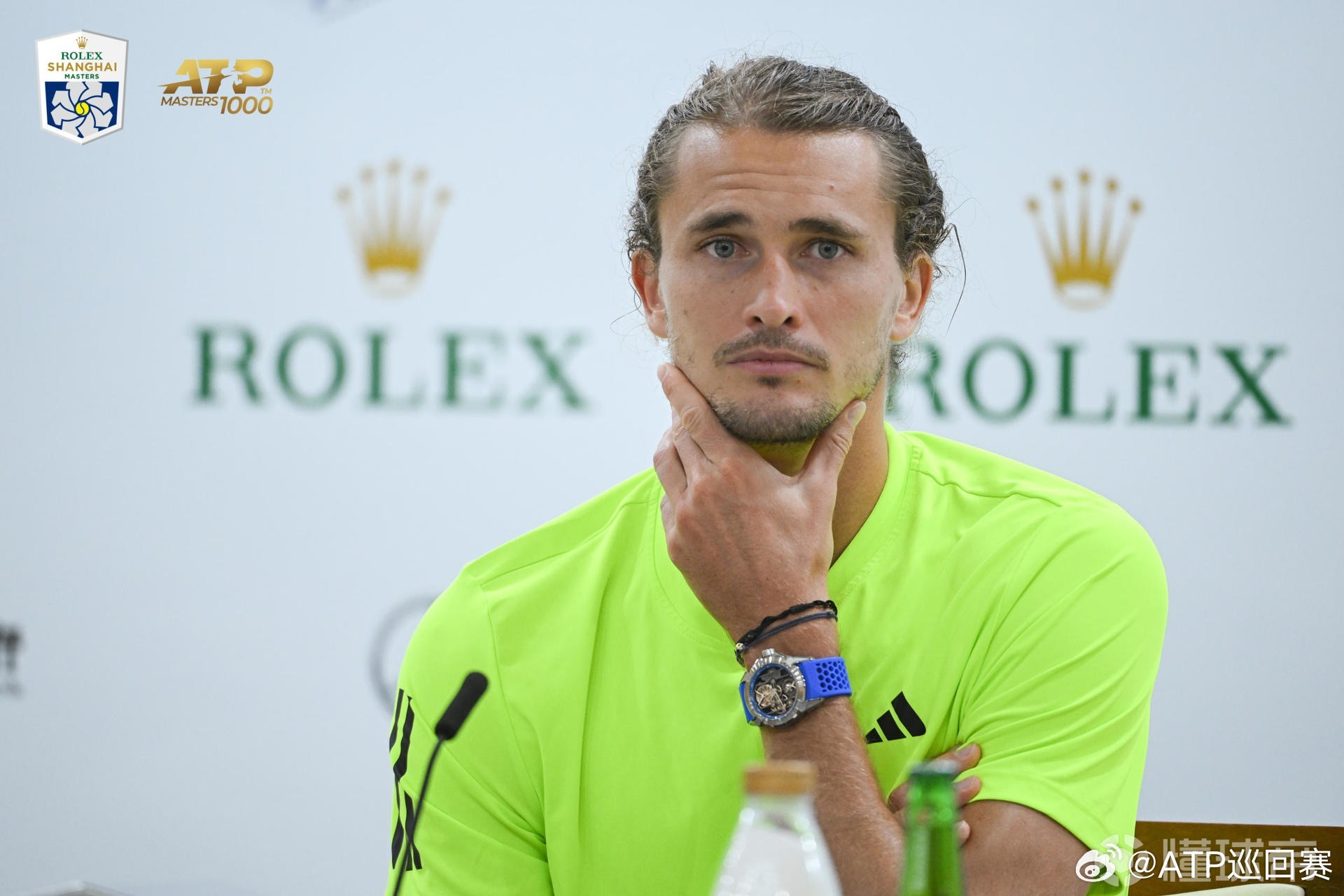 包含年终总决赛轻取拉沃尔杯，兹维列夫点燃赛场的词条