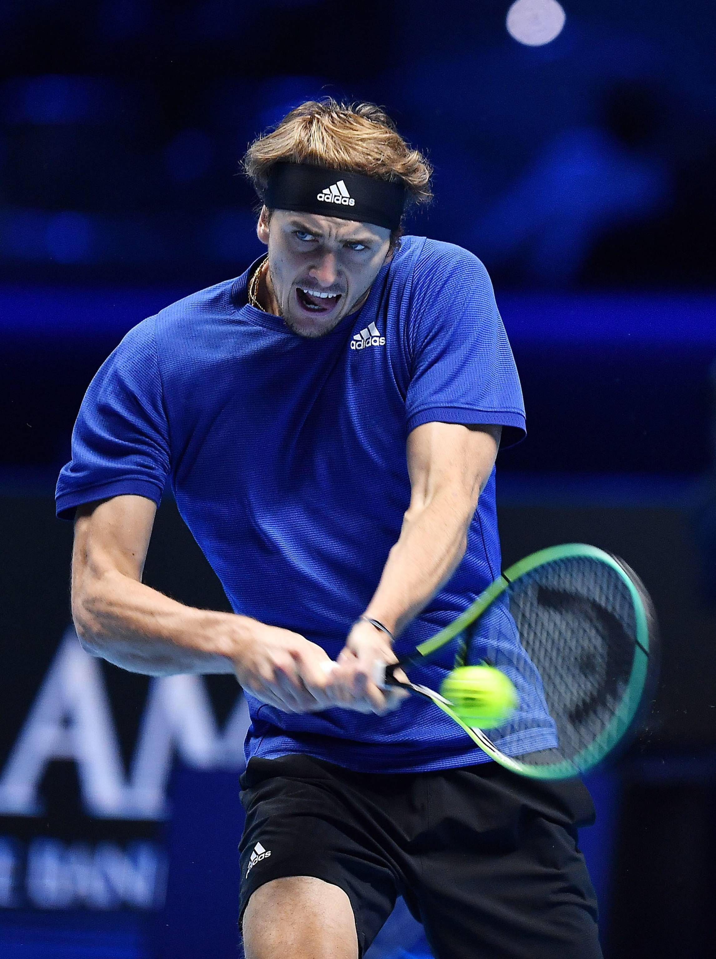 包含年终总决赛轻取拉沃尔杯，兹维列夫点燃赛场的词条