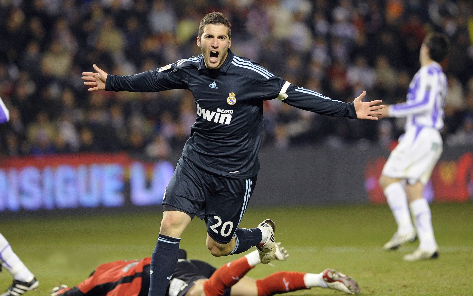 马刺稳稳拿下山西队，克莱成为关键先生